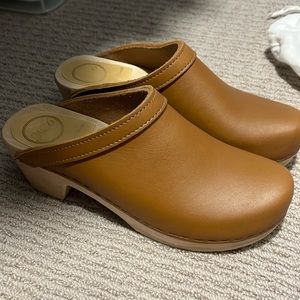 No.6 clogs